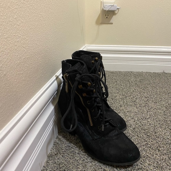 Heeled lace up booties - Picture 3 of 3